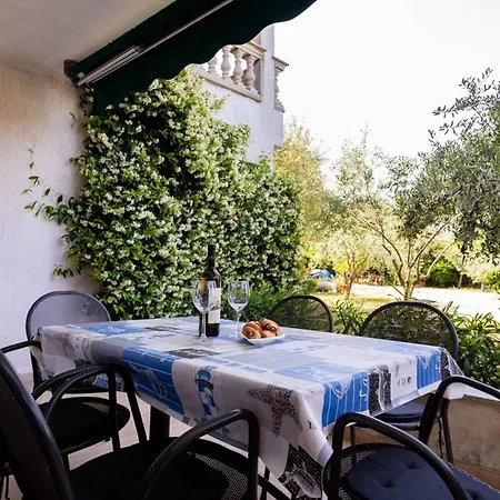 In 5 شقة مالينسكا