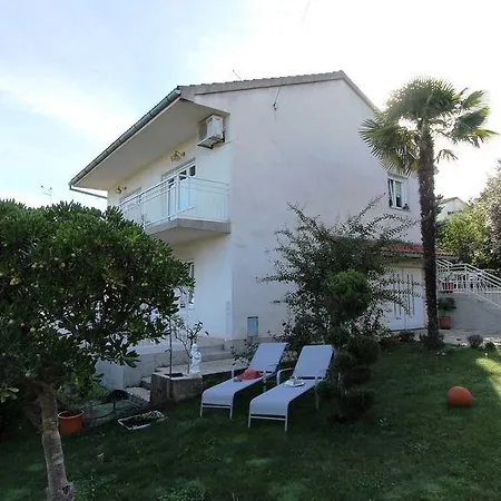 In 5 شقة مالينسكا